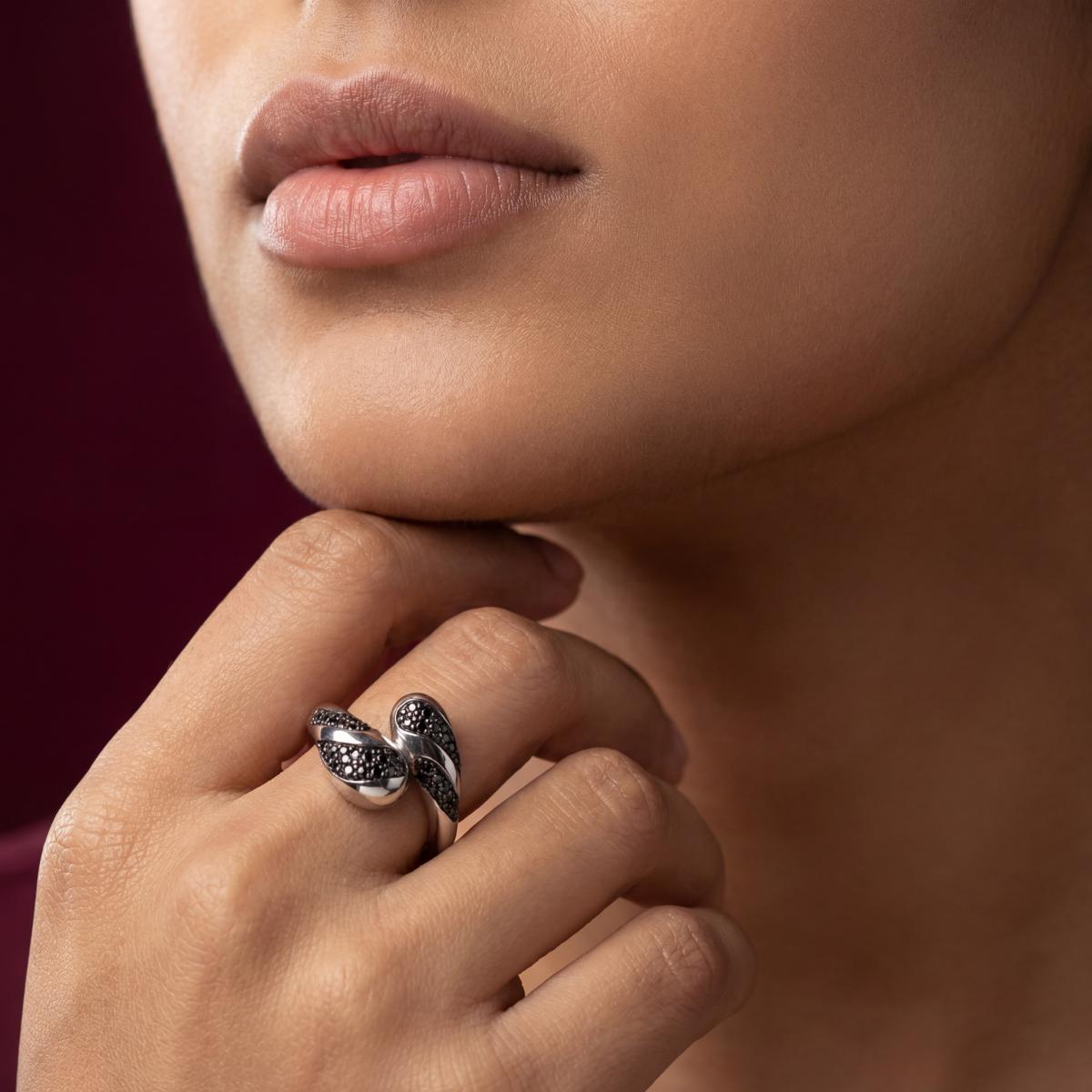 Silver Adjustable Noir Wave Ring design detail