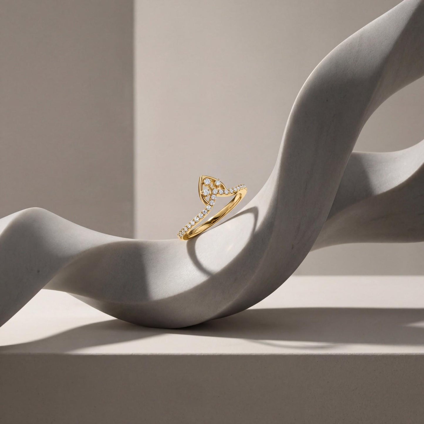 Golden Amoura Ring design detail