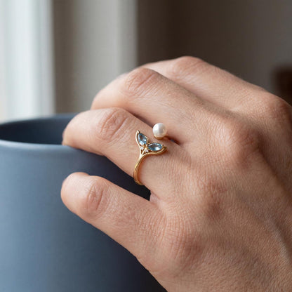 Golden Adjustable Aqua Bloom Ring design detail