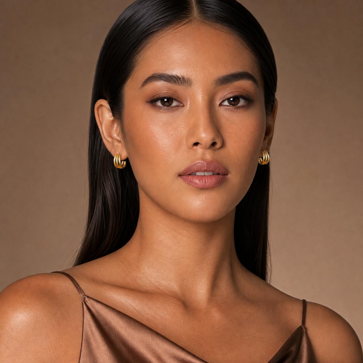 Golden Auria Ribbed Hoop Earrings product image 3