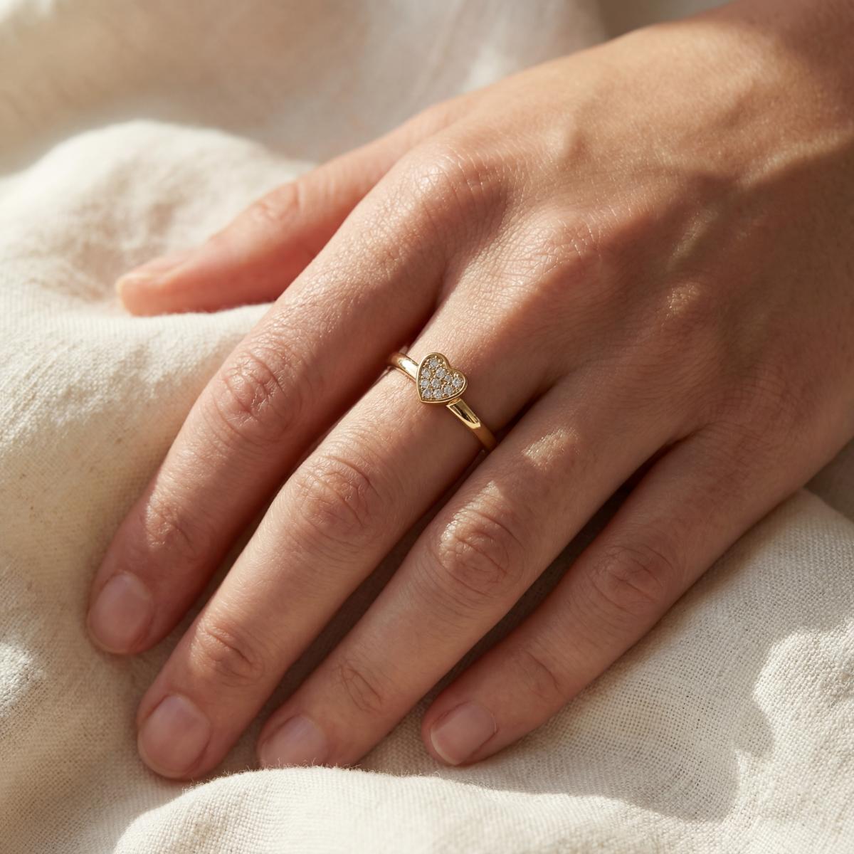 Golden Adjustable Crystal Heart Ring design detail