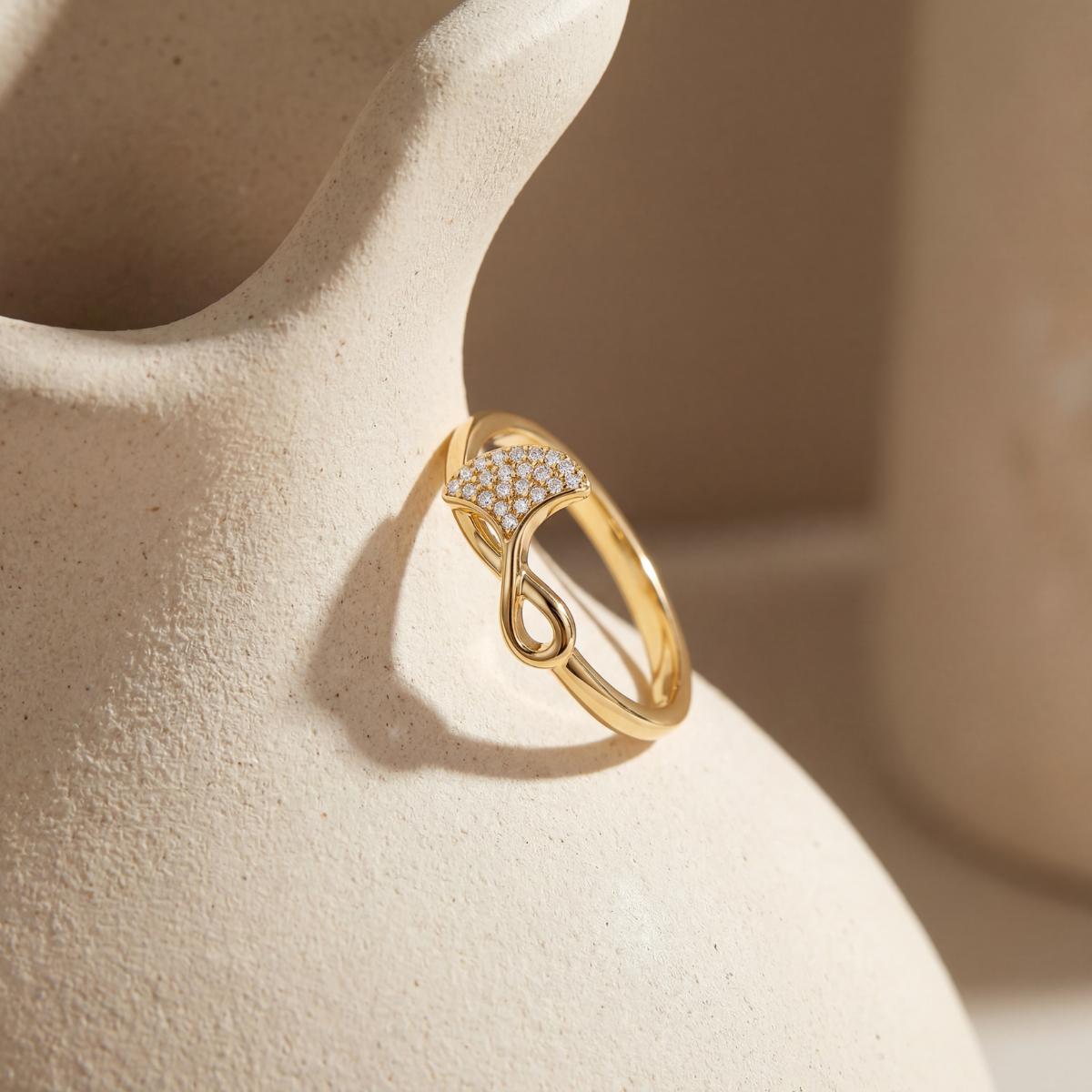 Golden Crystal Leaf Ring design detail