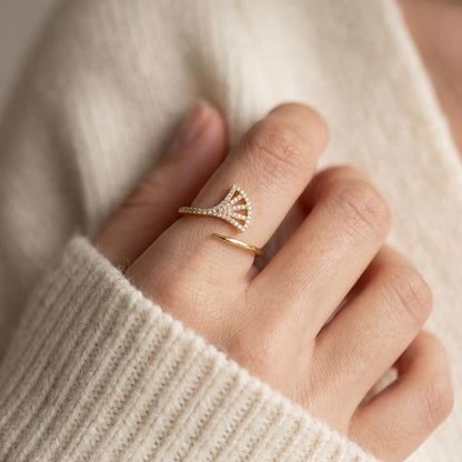 Golden Adjustable Fan Sparkle Ring design detail