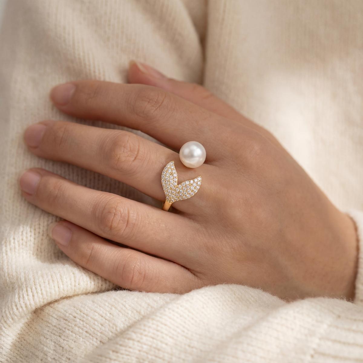 Golden Adjustable Pearl Bloom Ring design detail