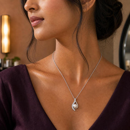 Golden Seraph Curve Pendant product image 1
