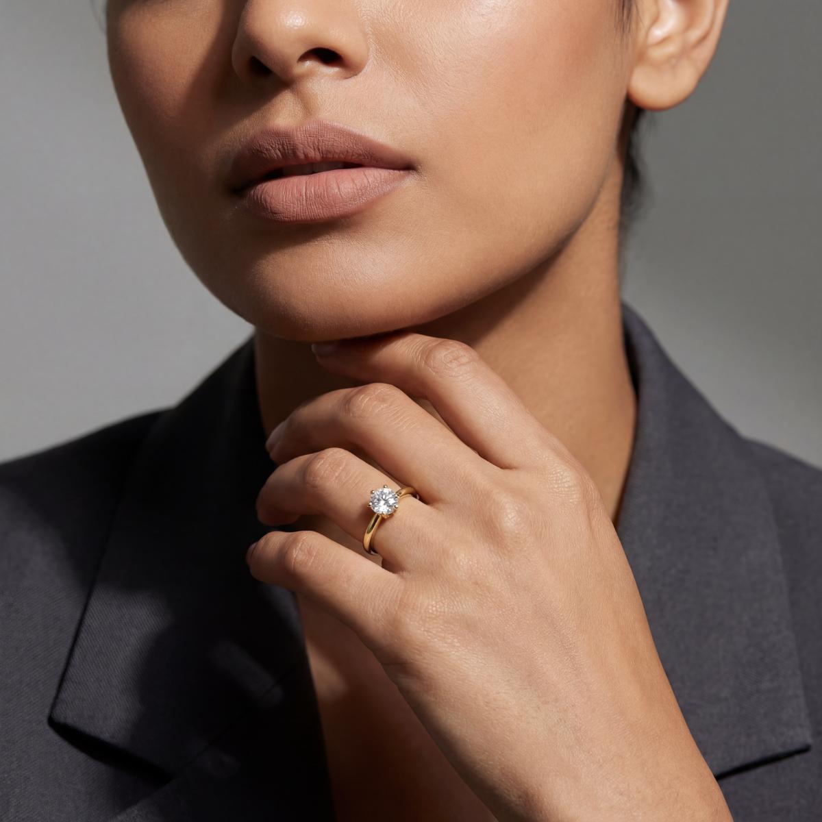 Golden Solitaire Shine Ring design detail