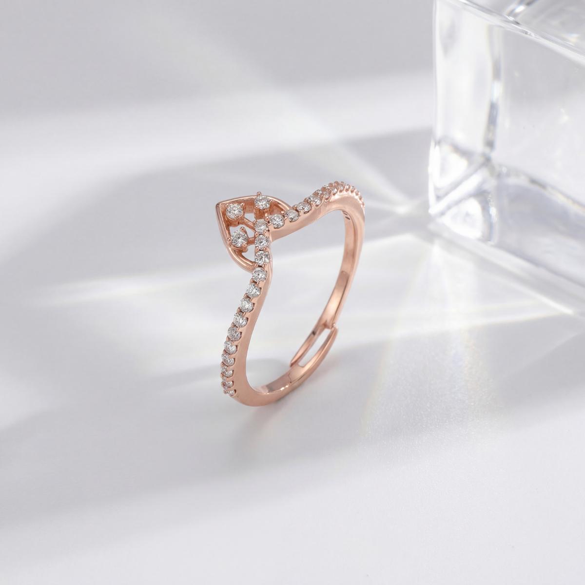 Rose Gold Amoura Ring design detail