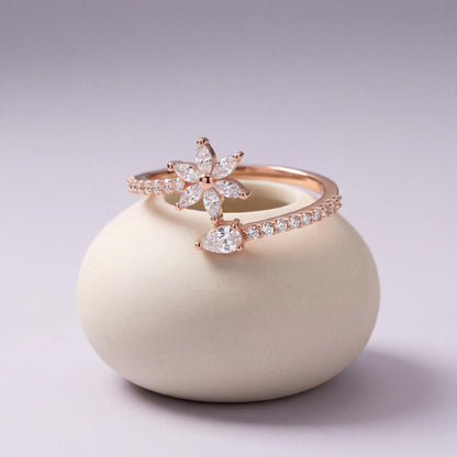 Rose Gold Adjustable Daisy Bloom Ring design detail