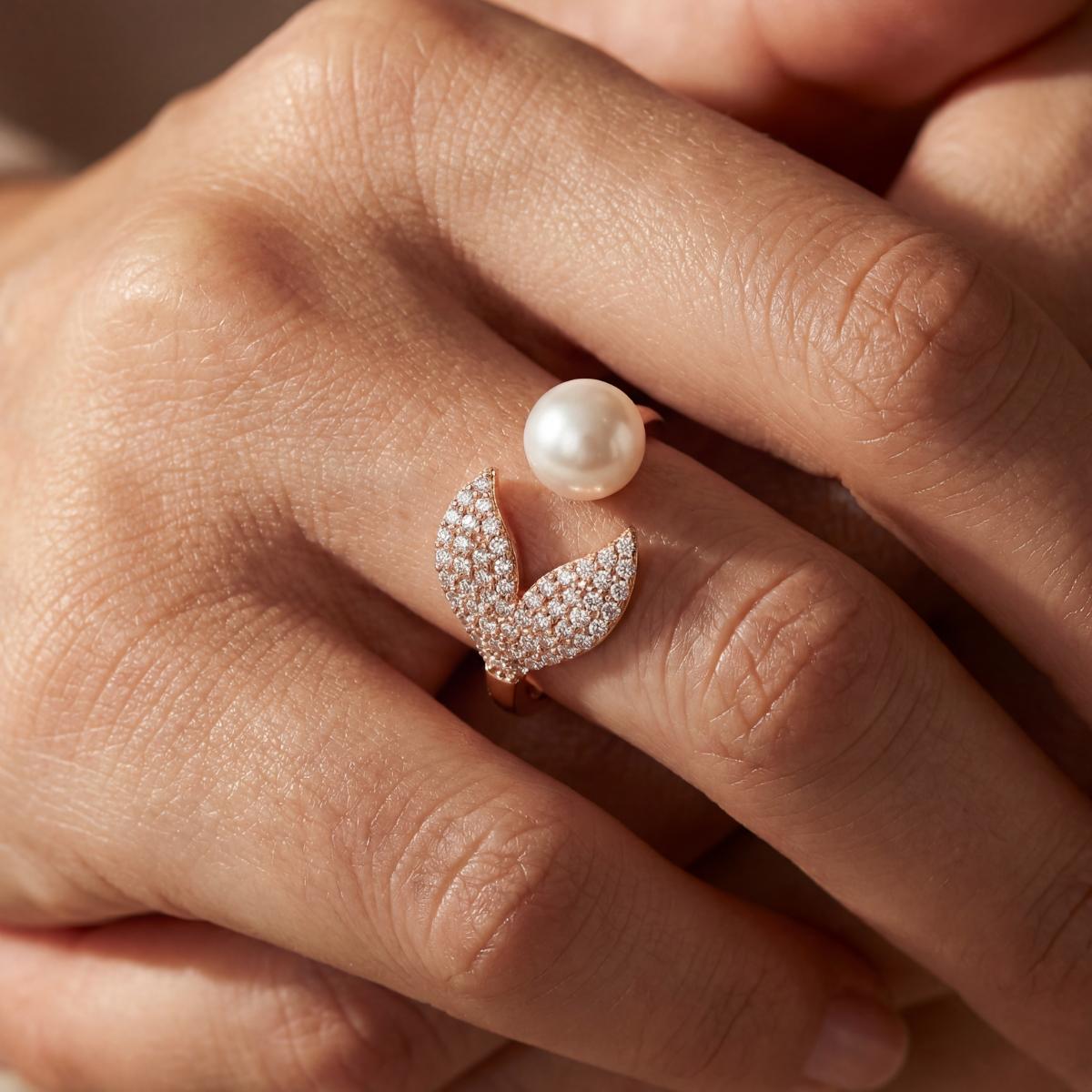 Rose Gold Adjustable Pearl Bloom Ring design detail