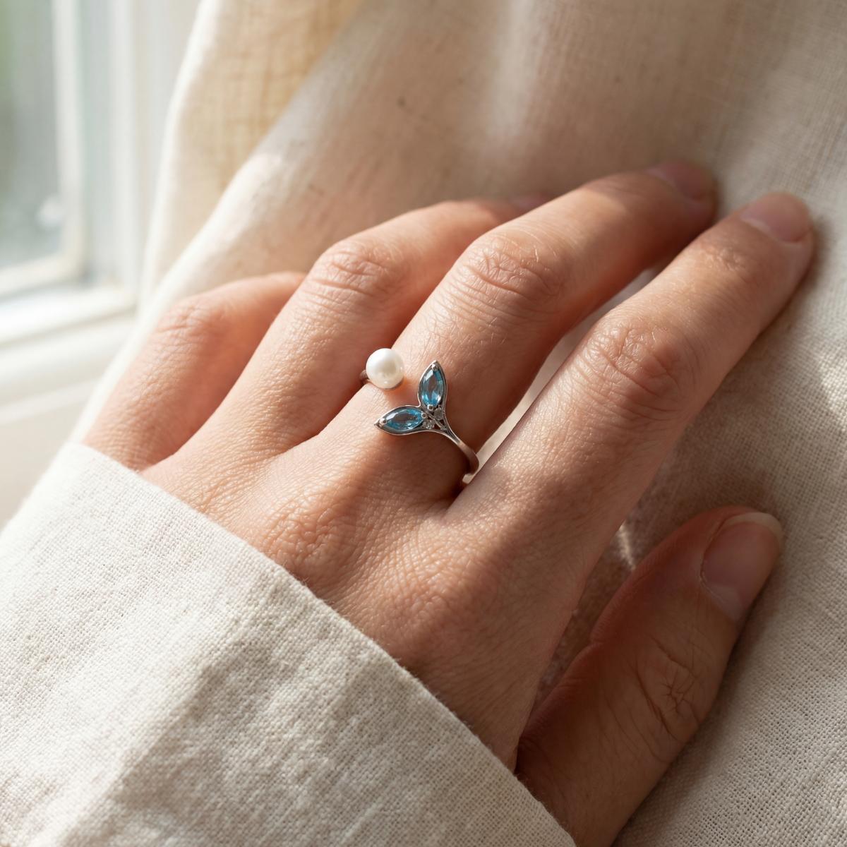 Silver Adjustable Aqua Bloom Ring design detail