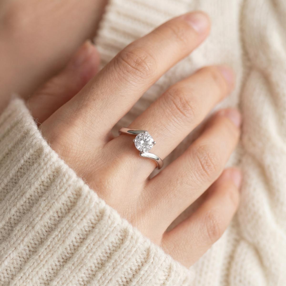Silver Eterna Solitaire Ring design detail