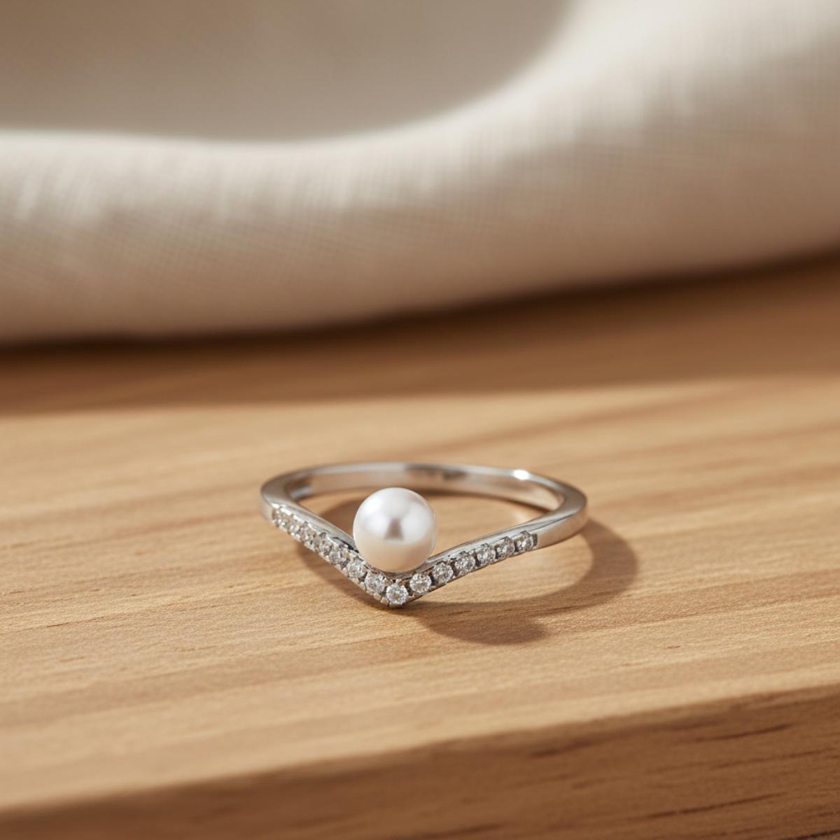 Silver Adjustable Pearl Line Ring design detail